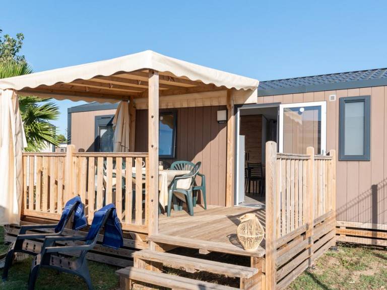 Mobile home with patio & heated pool — photo 4