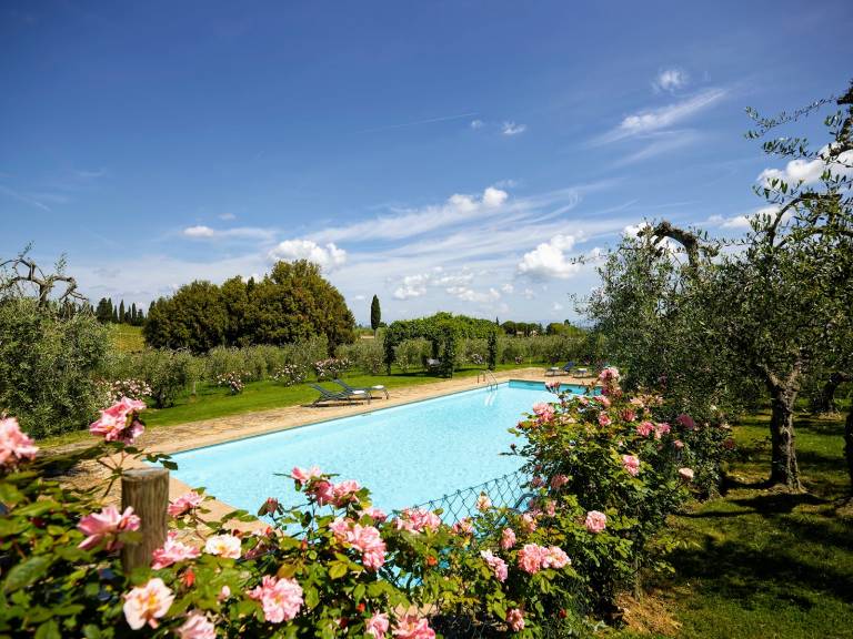 Child-friendly beautiful vacation home with private pool, yard & barbeque | Pet-friendly — photo 5
