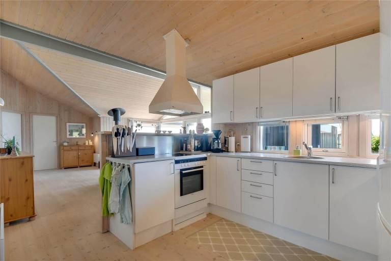 Fully equipped big vacation home with patio, barbecue & jacuzzi | Pets allowed — photo 3