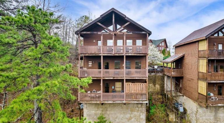 Wonderful chalet with hot tub | Pets are welcome — photo 4