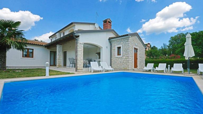 Apartman  Tinjan