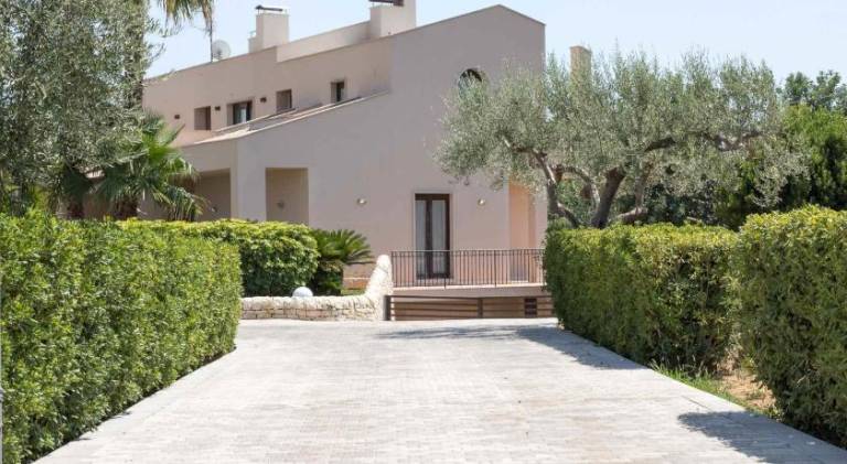 Fully equipped lovely villa with garden, barbeque & jacuzzi | Dogs allowed in Modica