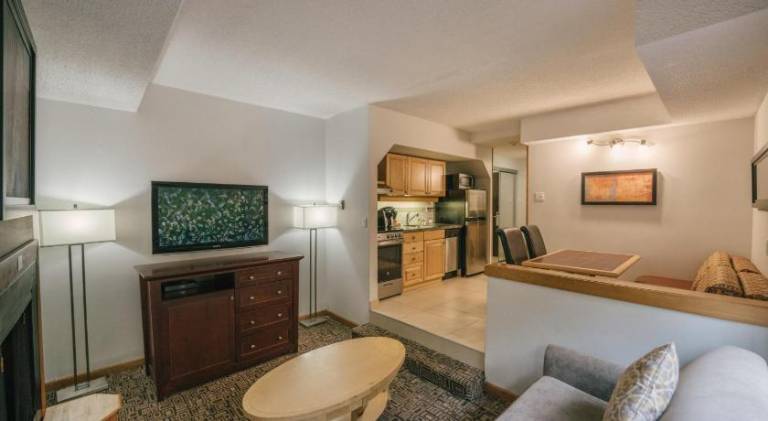 Mountain Side Hotel Whistler by Executive — photo 2