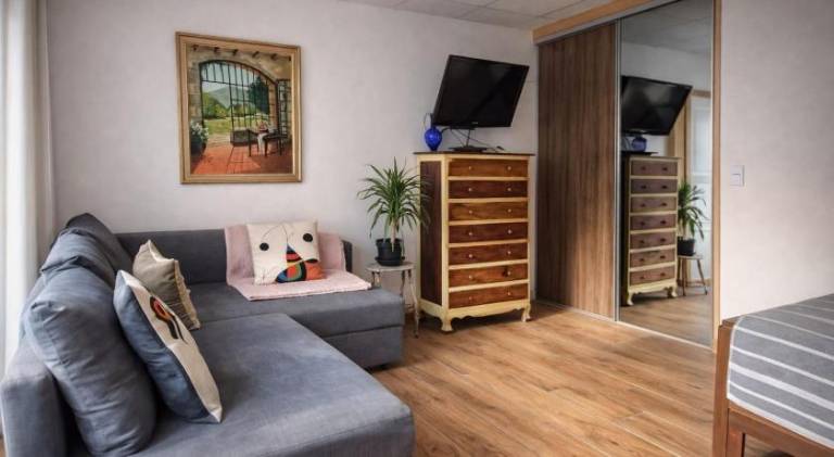 Fully equipped holiday apartment with patio, private pool & grill | Perfect for remote work | Dogs allowed — photo 2