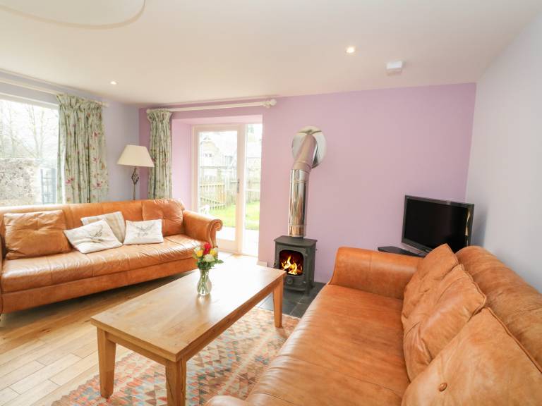 Family-oriented lovely cottage with yard | Pets allowed — photo 2