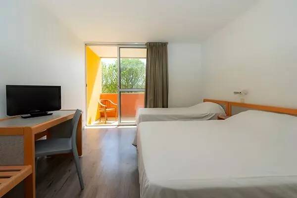 Campsite Le Domaine de Chaussy Room 3 pers Uplifted terrace TV