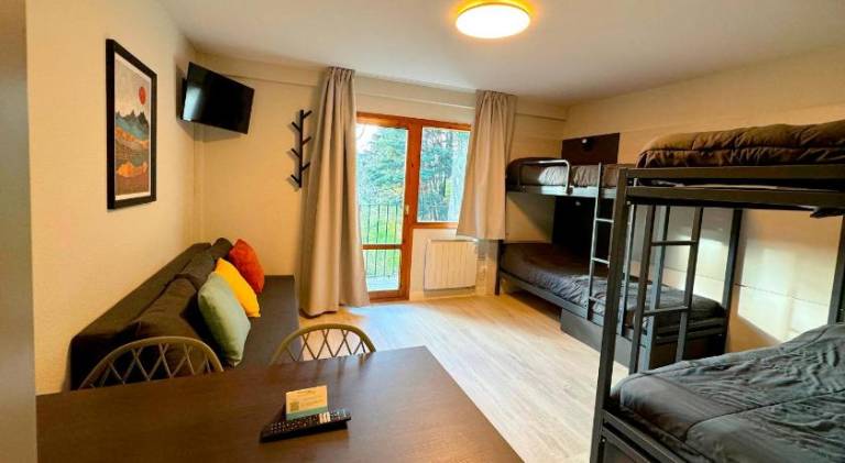 Serviced apartment with pool — photo 2