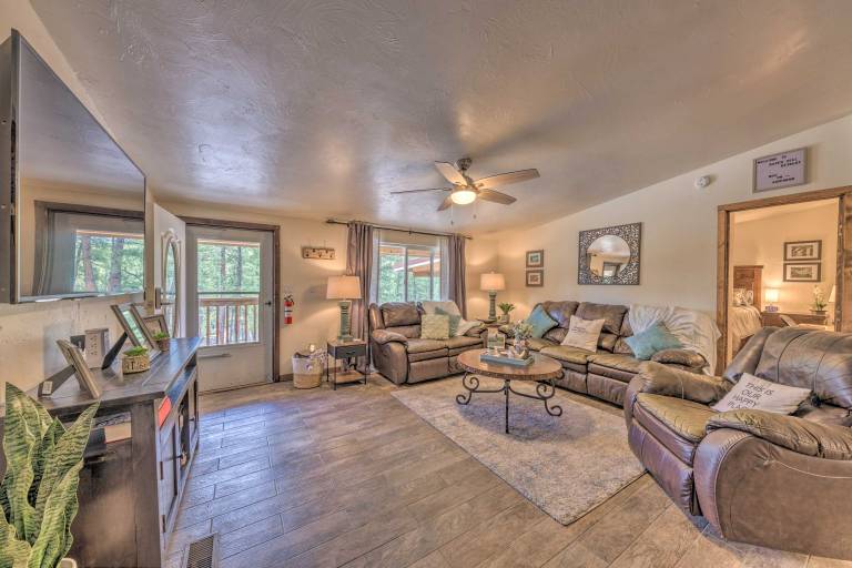 'Raven Hill Retreat'  Close to Midtown! — photo 2
