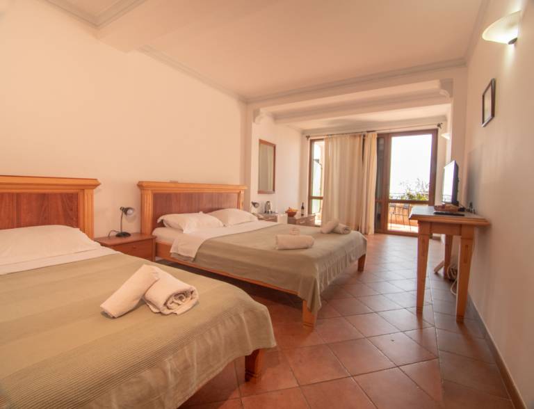 Levantin Inn 1-3 Room N3 Sea Side — photo 3