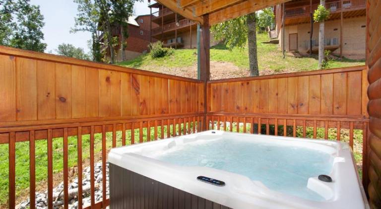 Vacation home with jacuzzi in Pigeon Forge, TN