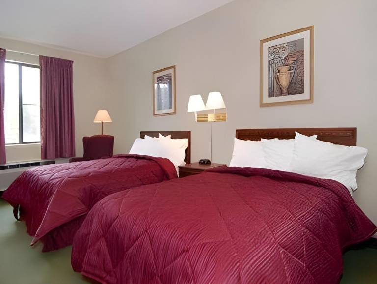 Days Inn & Suites by Wyndham Hickory in Hickory, NC