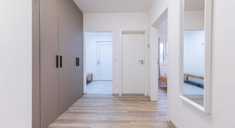 Rental apartment with patio & yard | Dogs allowed — photo 3