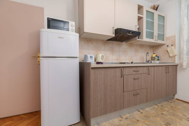 Two bedroom apartment with balcony and sea view Podgora, Makarska (A-12326-b) — photo 5