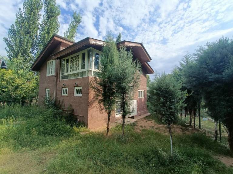 Nice house | Pets allowed in Srinagar