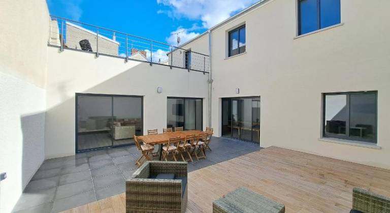 Apartment with terrace — photo 3