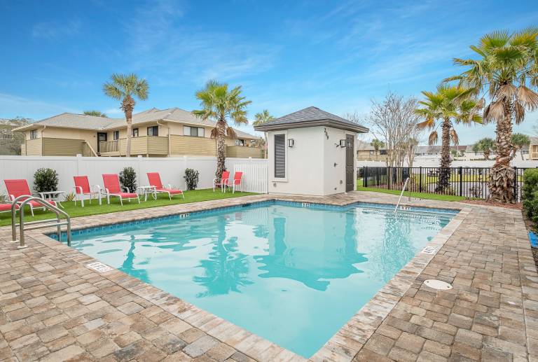 House with barbecue, heated pool & patio | Water view — photo 4
