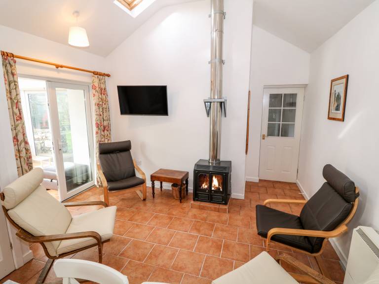 Children-friendly charming cottage with yard | Pets are welcome — photo 5