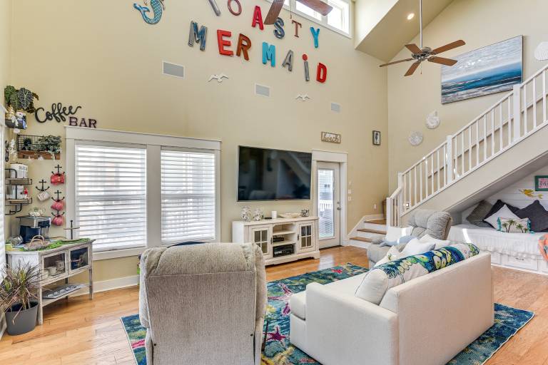 2 Blocks to Shore: Crystal Beach House w/ Yard! — photo 4