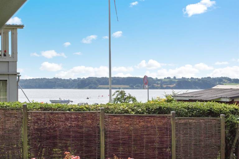 Vacation home with terrace & yard | Sea view — photo 5