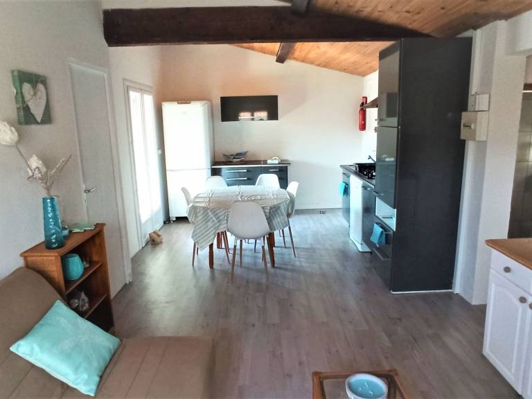 Holiday apartment with patio & barbeque in Toulon
