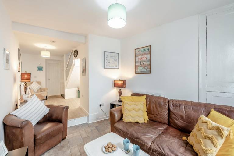 Fully equipped cottage | Water view | Pet-friendly in Paignton