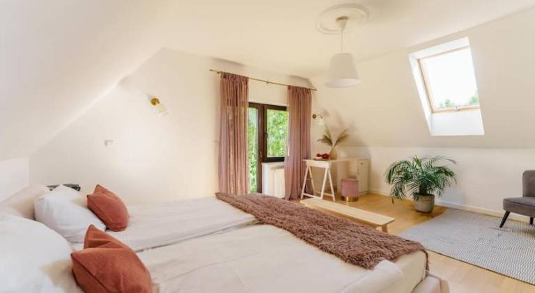 Villa with barbecue, patio & hot tub | Suitable for remote work | Pet-friendly in Kolobrzeg