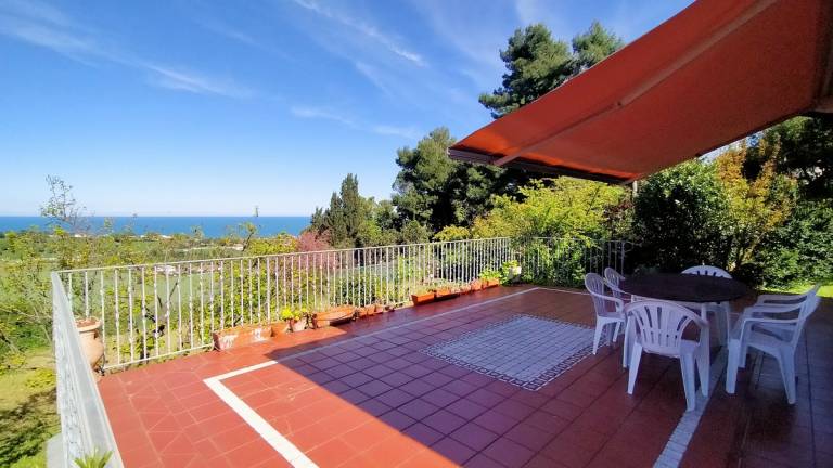 Villa with patio & garden | Pets allowed — photo 2