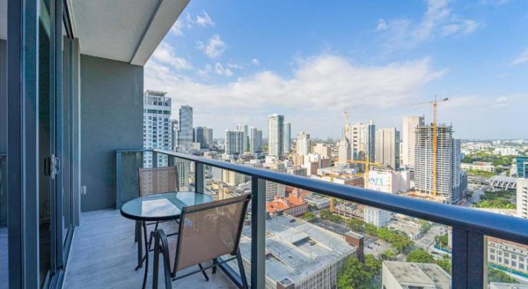 Rental apartment with patio & pool | Next to Bayside Marketplace | Pet-friendly — photo 4