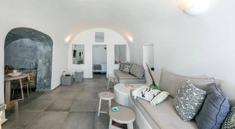 Charming vacation home with patio & jacuzzi | Dogs allowed — photo 3