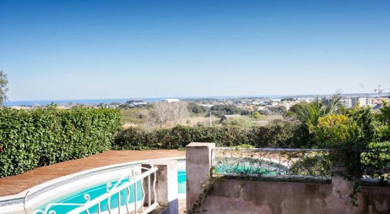 Holiday apartment with pool — photo 2