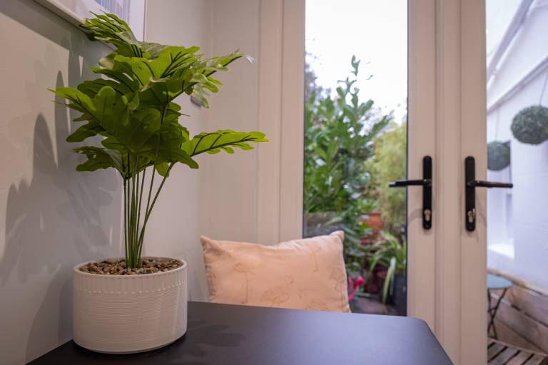 Lodge with garden | Close to British Airways i360 — photo 5