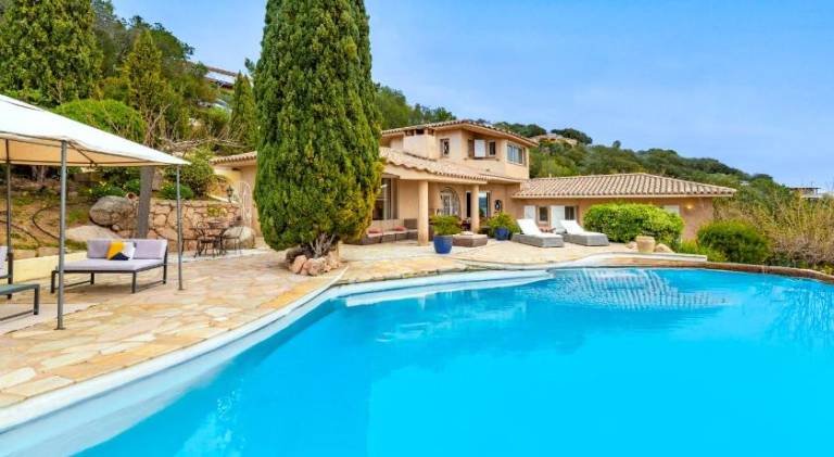 Fully equipped villa with patio, grill & private pool | Good for workation | Pet-friendly in Porto-Vecchio