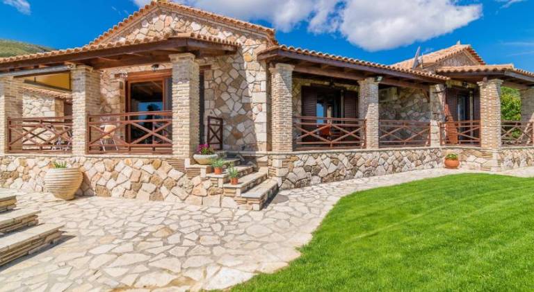 Villa with terrace, garden & private pool | Suitable for remote work — photo 3