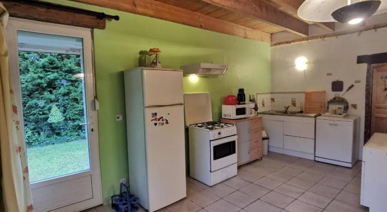 House with BBQ, yard & patio — photo 4