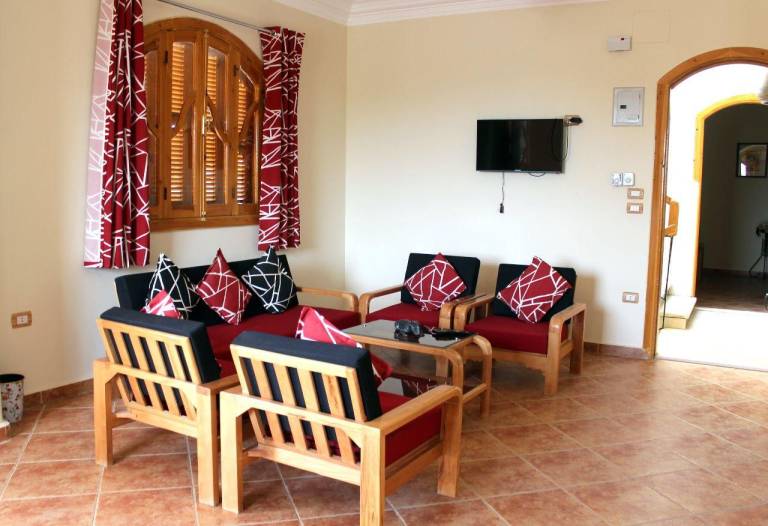 Charming apartment with terrace | Next to Luxor Temple | Suitable for remote work | Pets allowed in Luxor