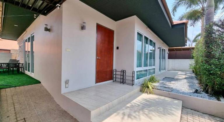 Villa with jacuzzi & pool | Pets allowed — photo 5