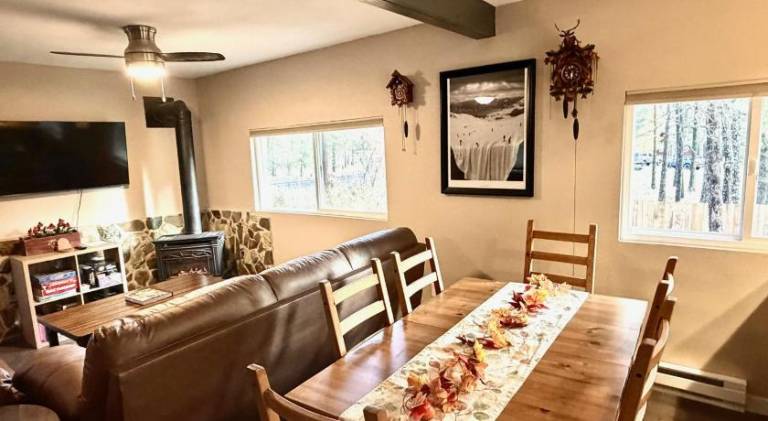 Ample chalet with hot tub | Pets are welcome — photo 3