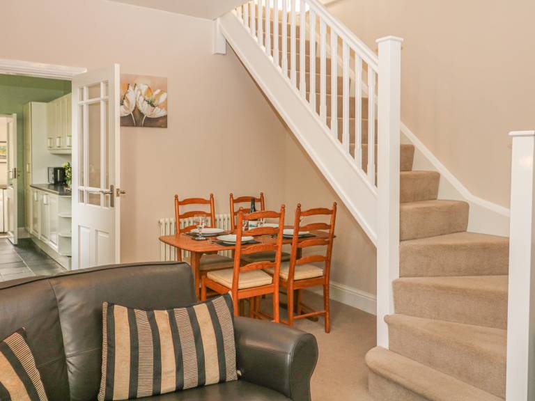Family-oriented nice cottage with yard | Pets allowed — photo 5