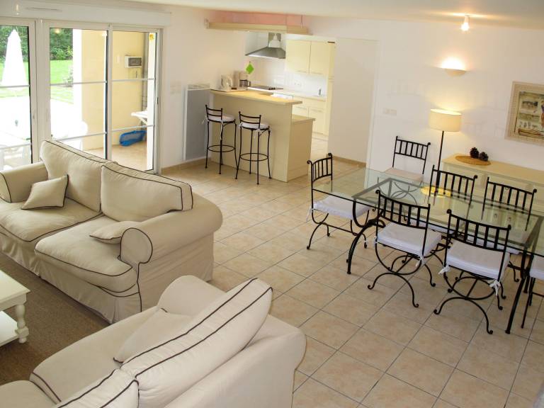 Vacation home with terrace, grill & private pool | Pet-friendly — photo 2