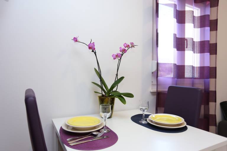 Fully equipped lovely rental apartment with BBQ, yard & terrace | Pets allowed — photo 4