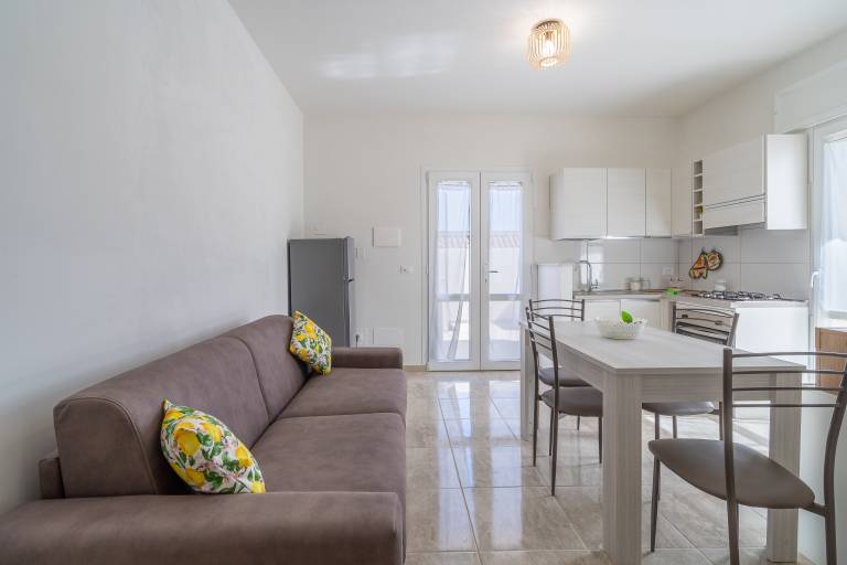 Apartment 'Appartamento Nemo' with Sea View, Wi-Fi and Air Conditioning — photo 2