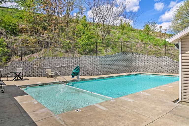 Branson Condo w/ Balcony: Near Silver Dollar City — photo 3