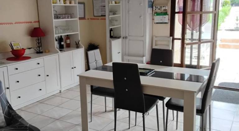 Vacation home with 2 rooms for 4 persons in Libourne