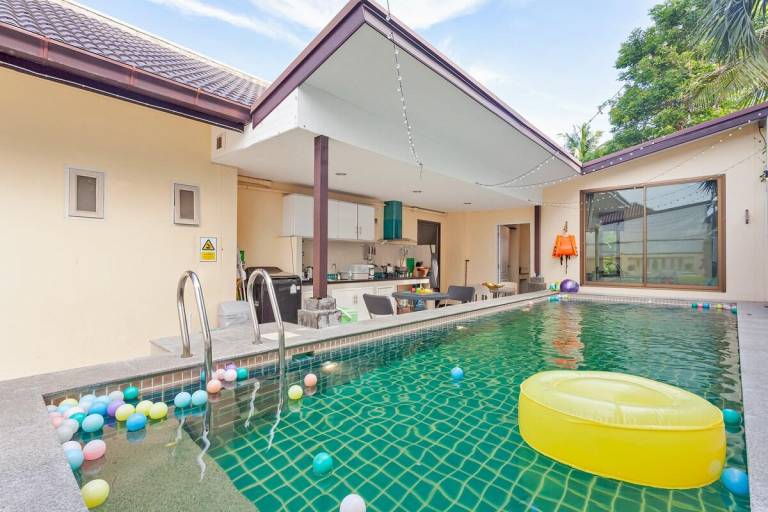 Family pool Villa Jomtien beach. — photo 3