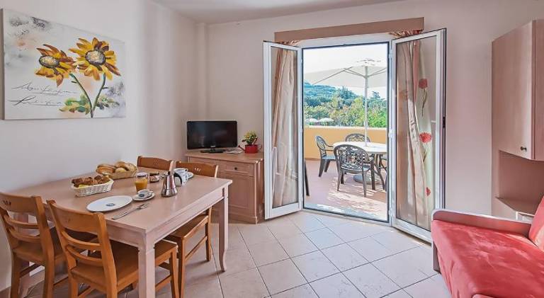 Wonderful serviced apartment with jacuzzi, terrace & pool | Pet-friendly — photo 3