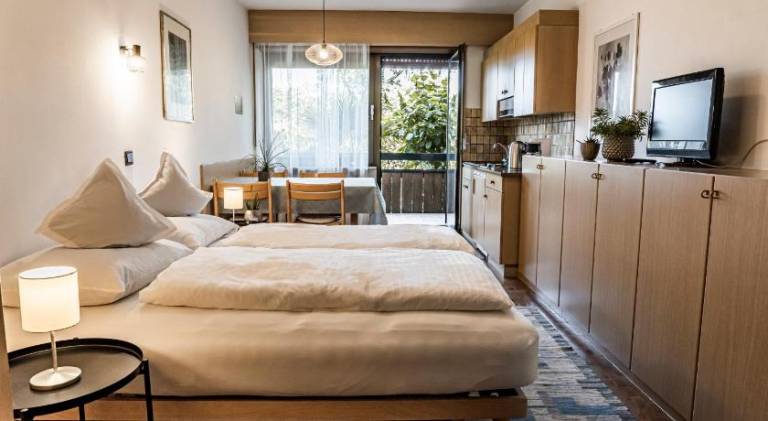 Holiday apartment with terrace & garden in Marlengo