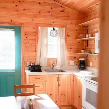 Beautiful vacation home with jacuzzi | Pets allowed — photo 4