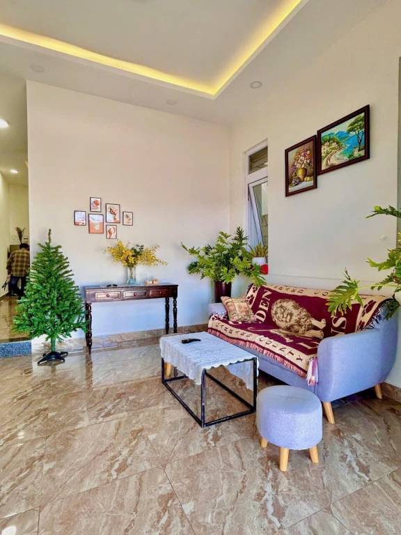 4 Bedrooms, Standard 3, Center — photo 3