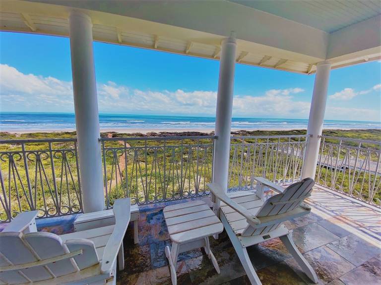 Family-oriented spacious vacation home with private pool | Next to the beach | Pets allowed in South Padre Island, TX