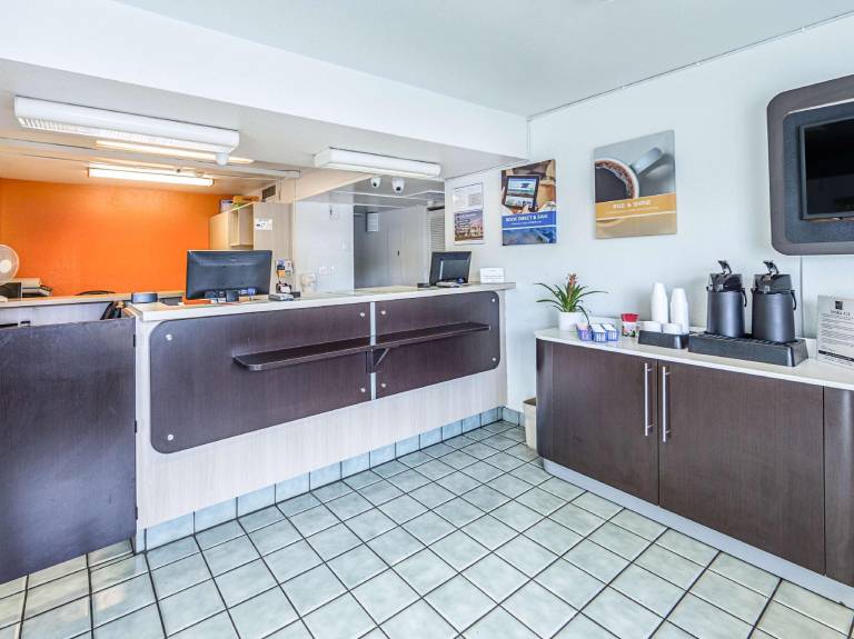 Motel 6 Yreka, CA — photo 3